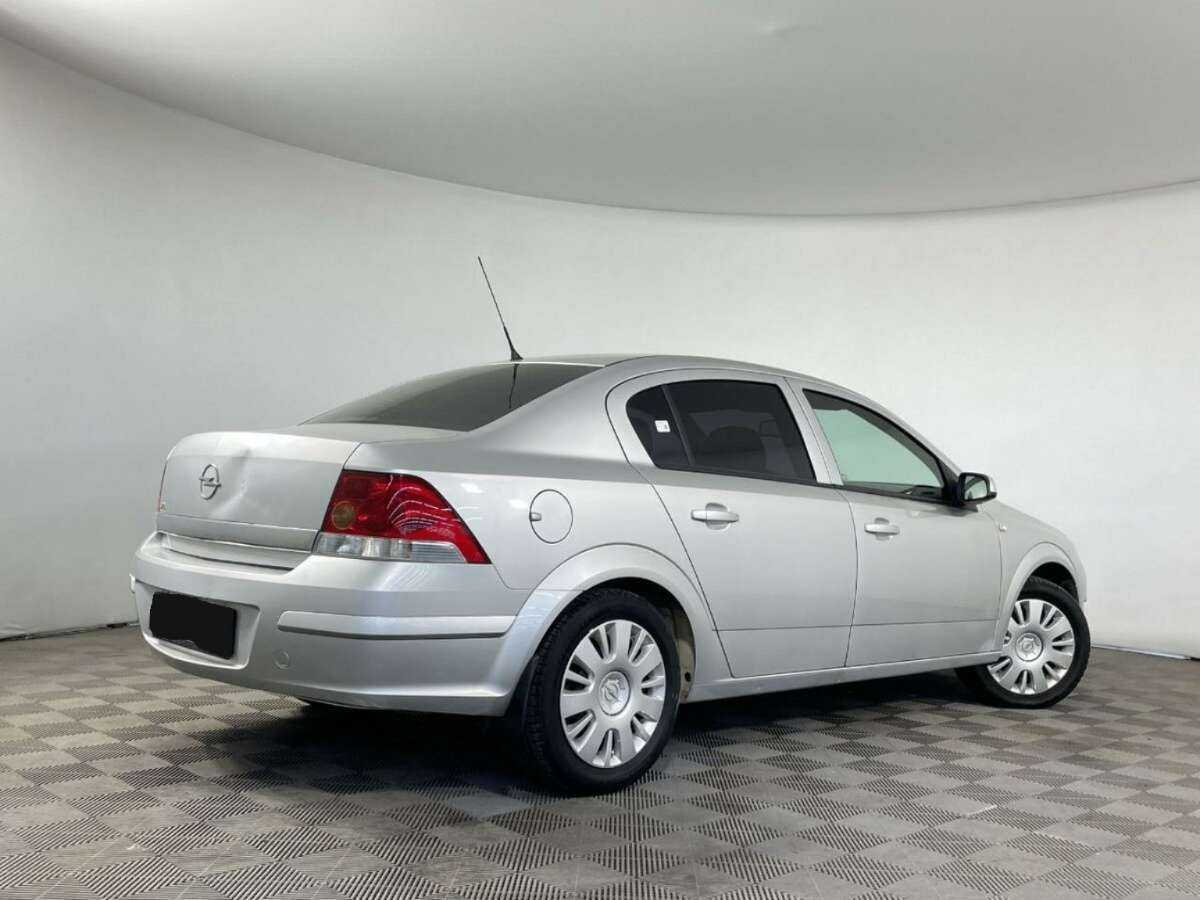 Б/У Опель Астра 2010 года. Фото: #4