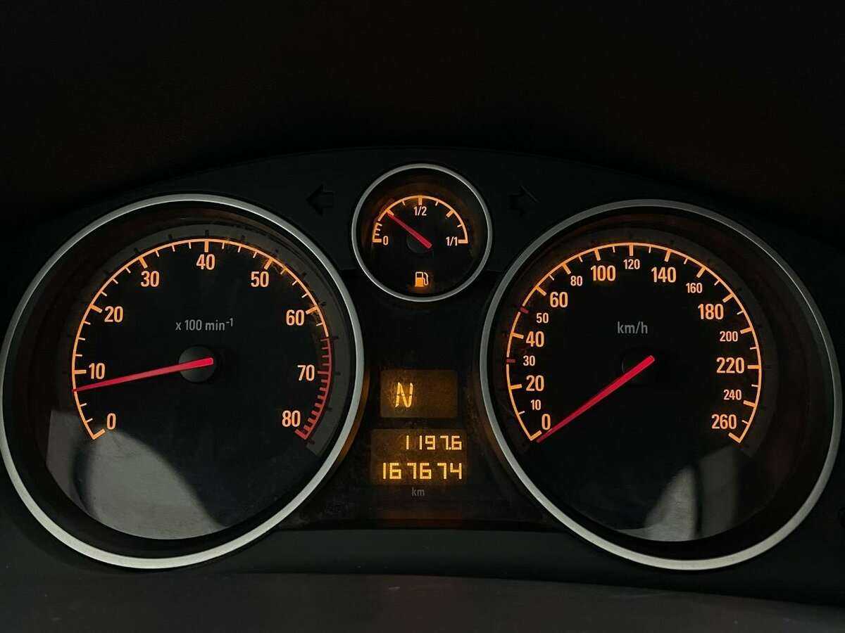 Б/У Опель Астра 2010 года. Фото: #9