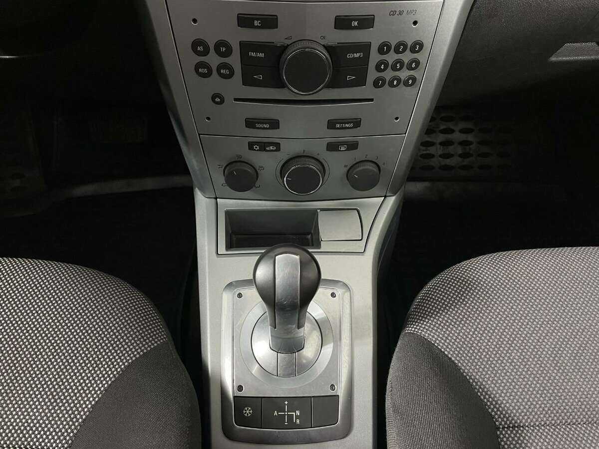 Б/У Опель Астра 2010 года. Фото: #11