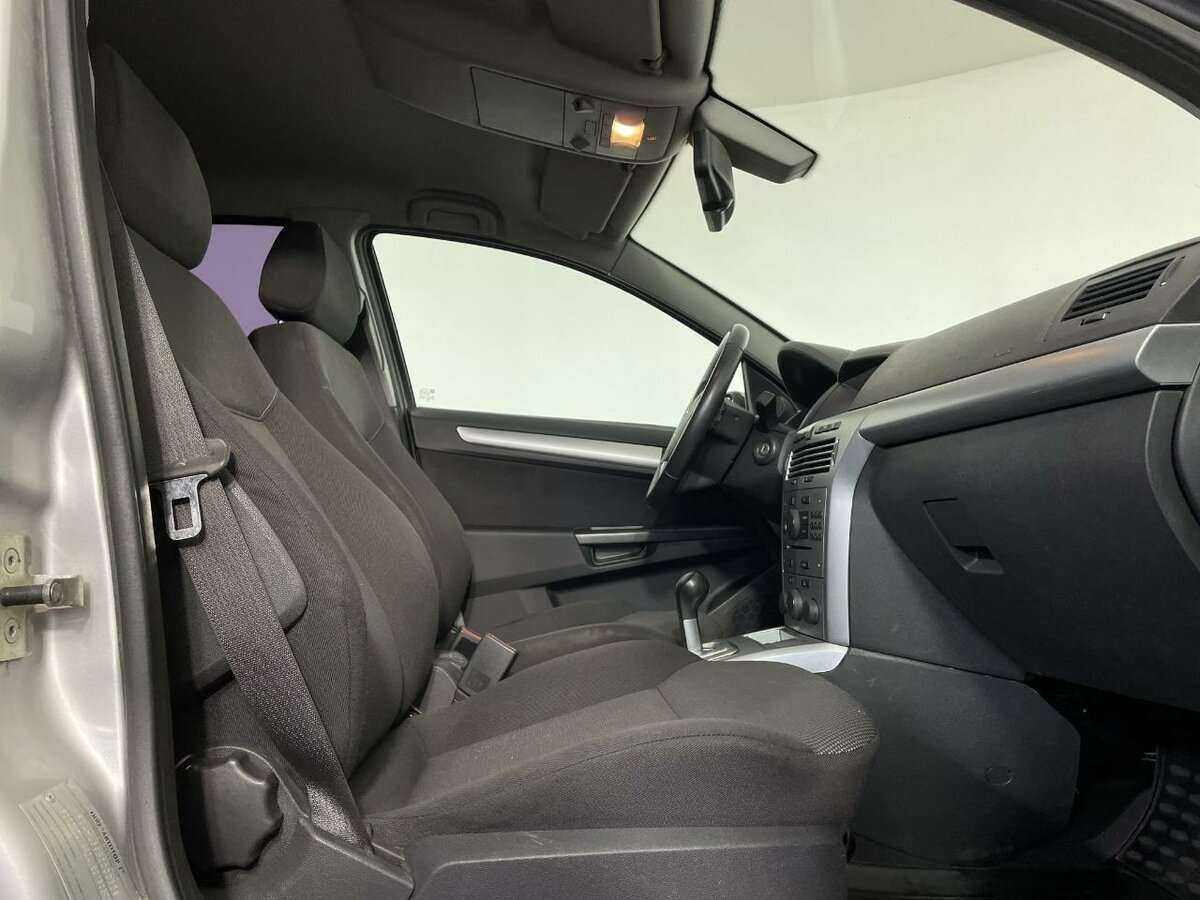 Б/У Опель Астра 2010 года. Фото: #12