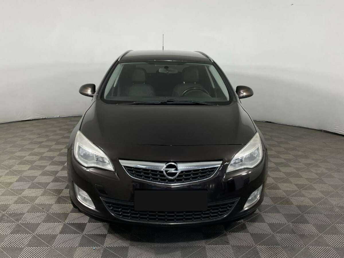 Б/У Опель Астра 2012 года. Фото: #1
