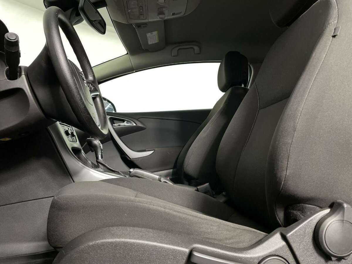 Б/У Опель Астра 2013 года. Фото: #9