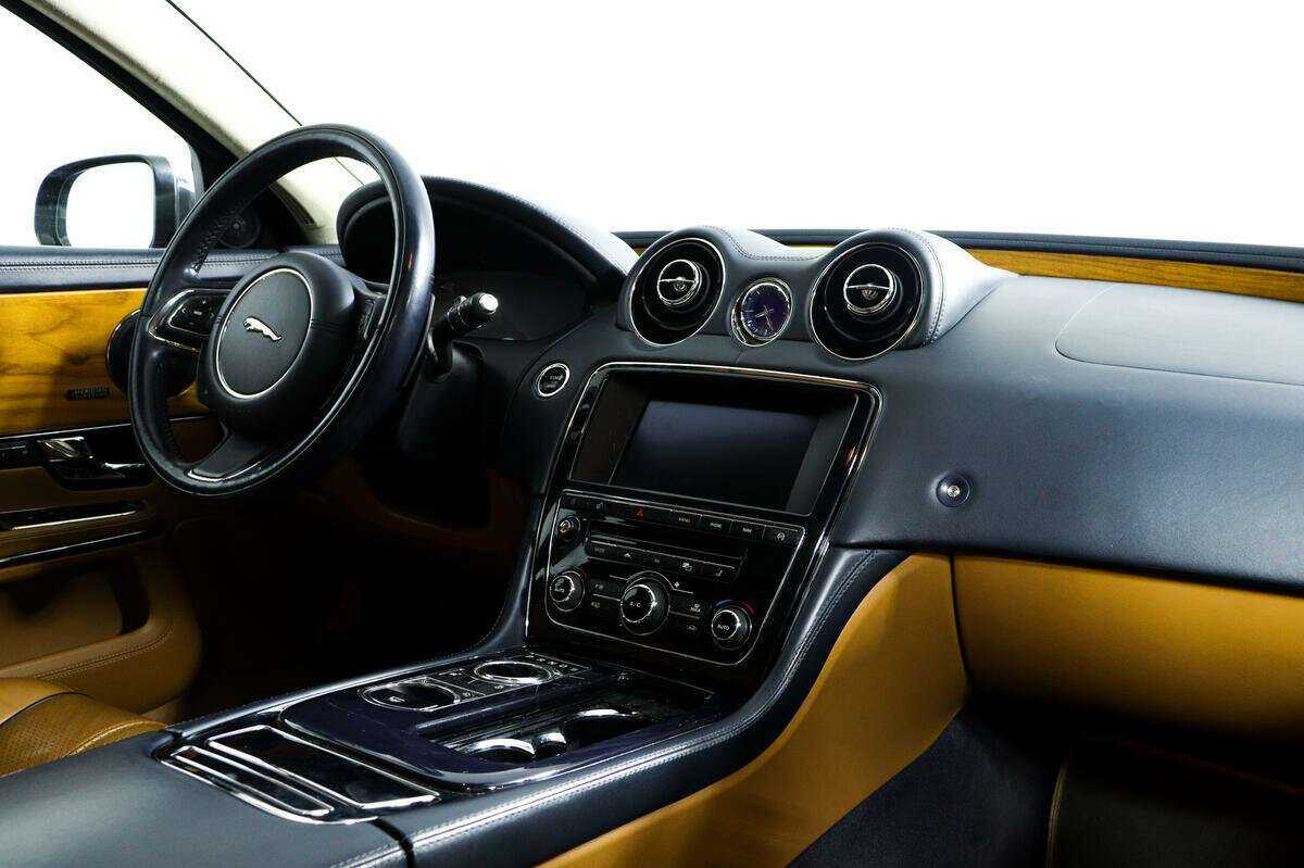 Б/У Ягуар ИксДжи 2013 года. Фото: #8