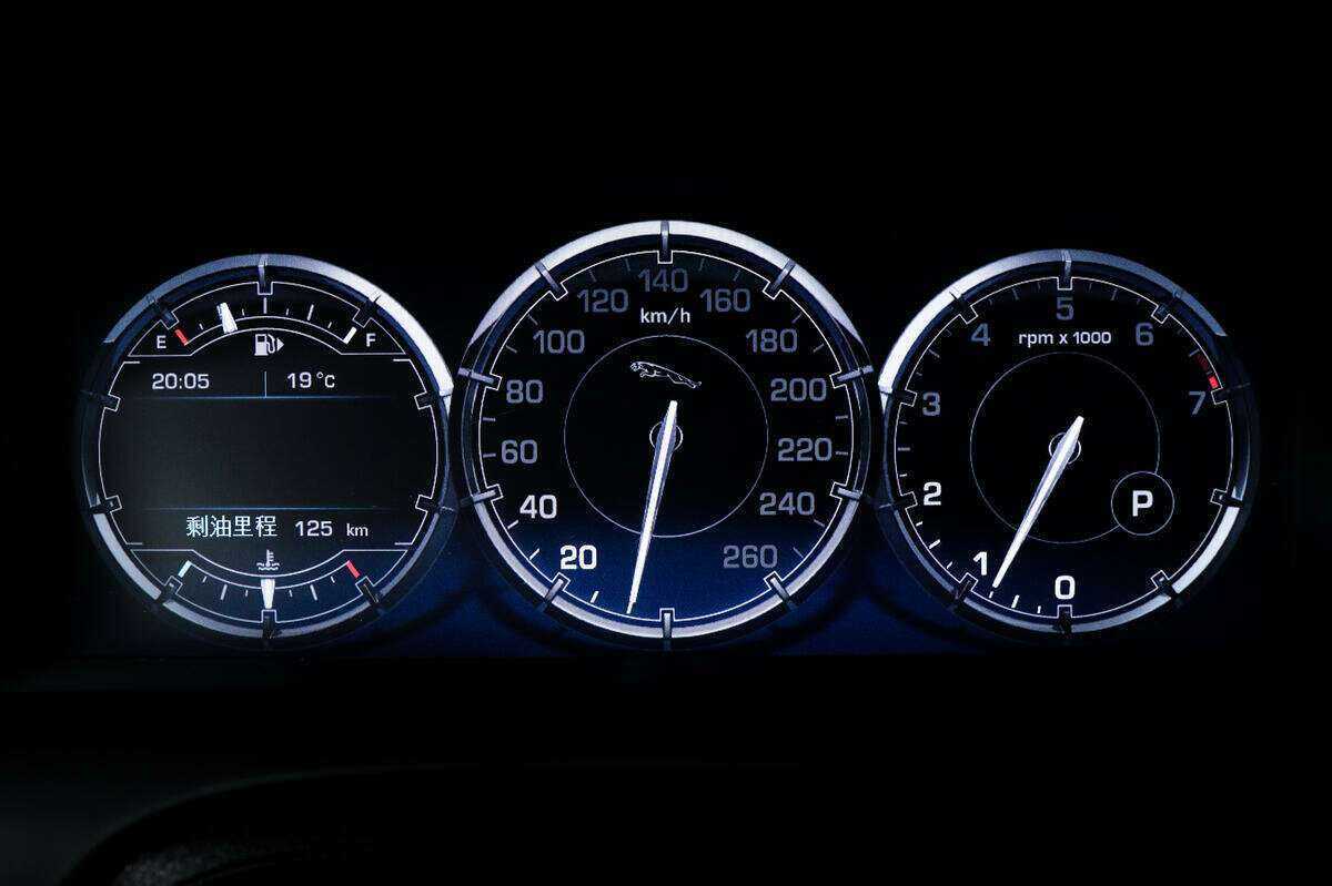 Б/У Ягуар ИксДжи 2013 года. Фото: #9