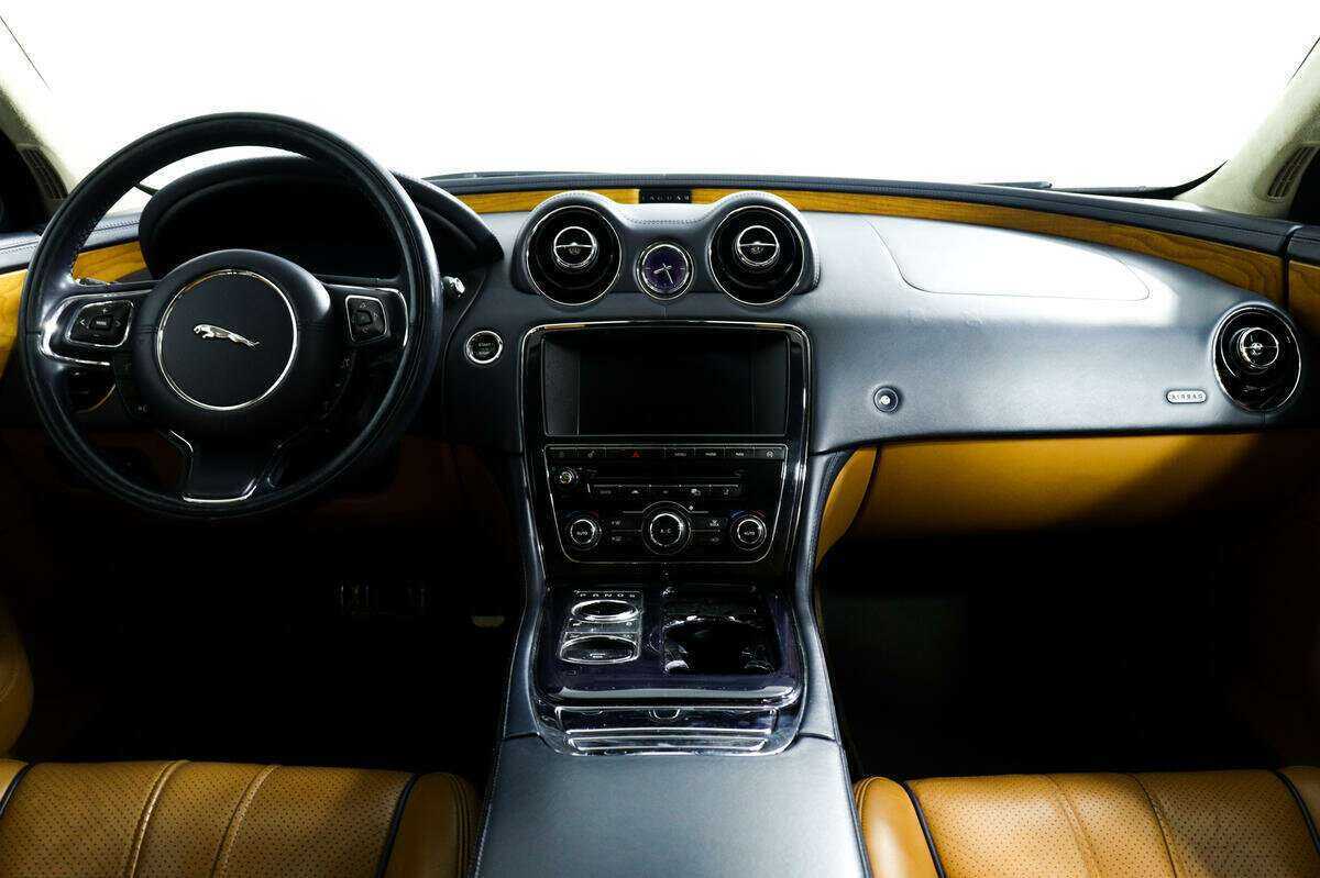 Б/У Ягуар ИксДжи 2013 года. Фото: #10