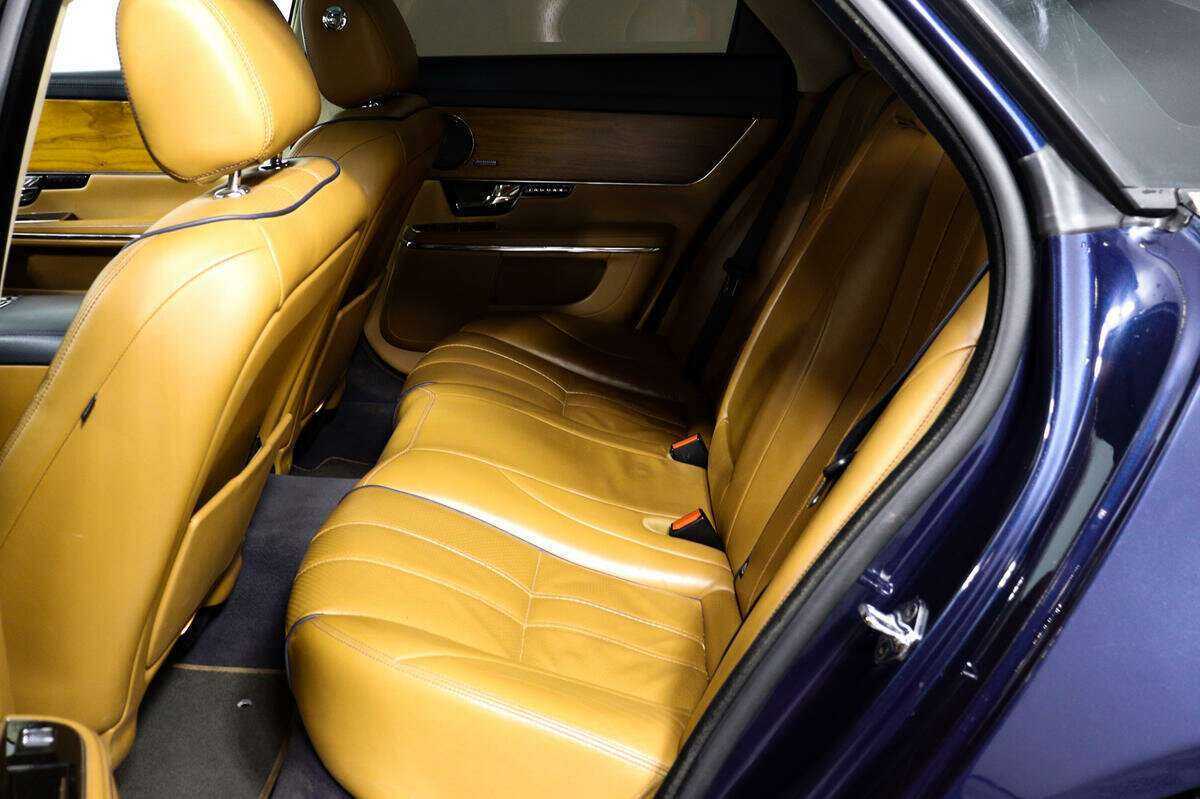 Б/У Ягуар ИксДжи 2013 года. Фото: #11