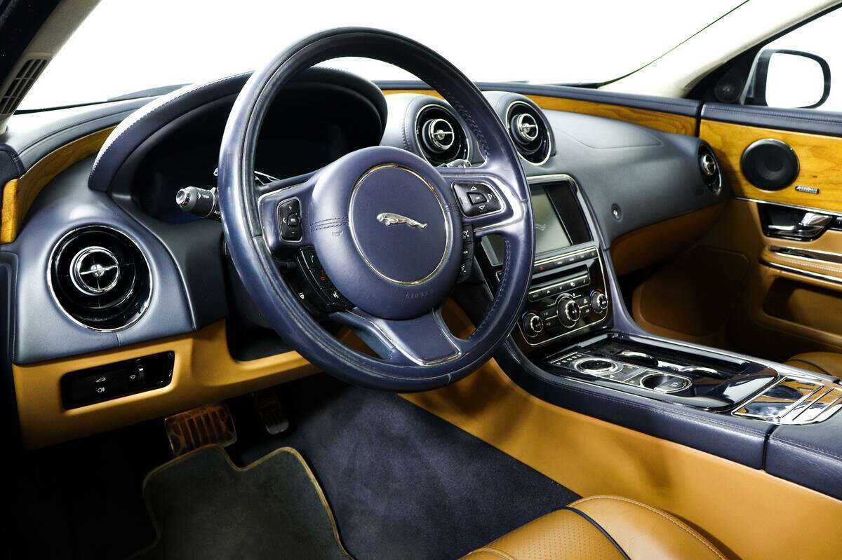 Б/У Ягуар ИксДжи 2013 года. Фото: #12