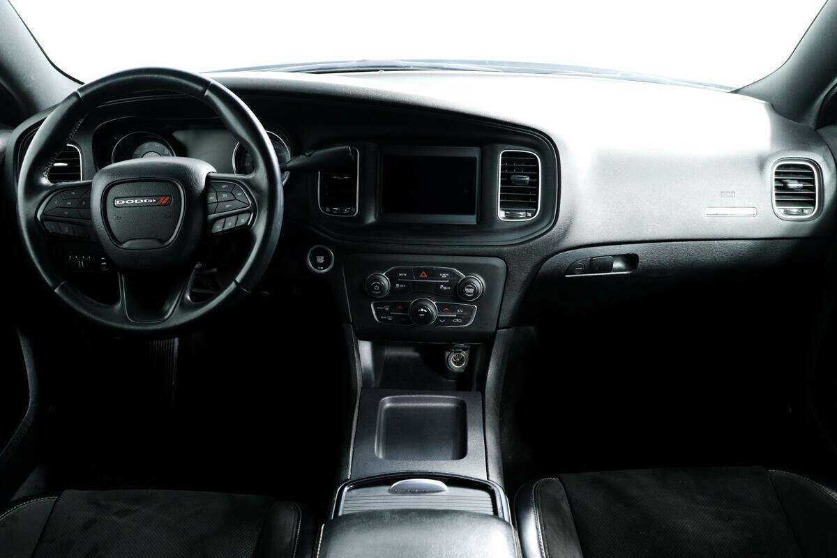 Б/У Додж Чарджер 2018 года. Фото: #10