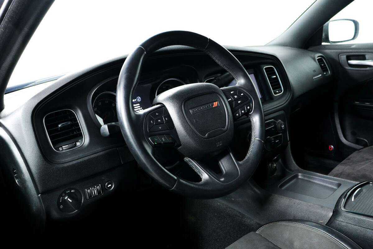 Б/У Додж Чарджер 2018 года. Фото: #12