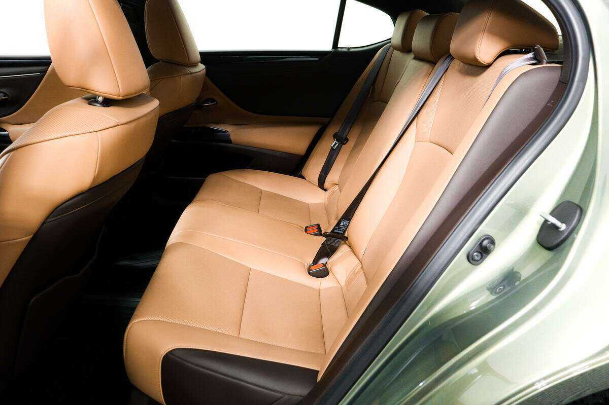 Б/У Лексус ЕС 2021 года. Фото: #11