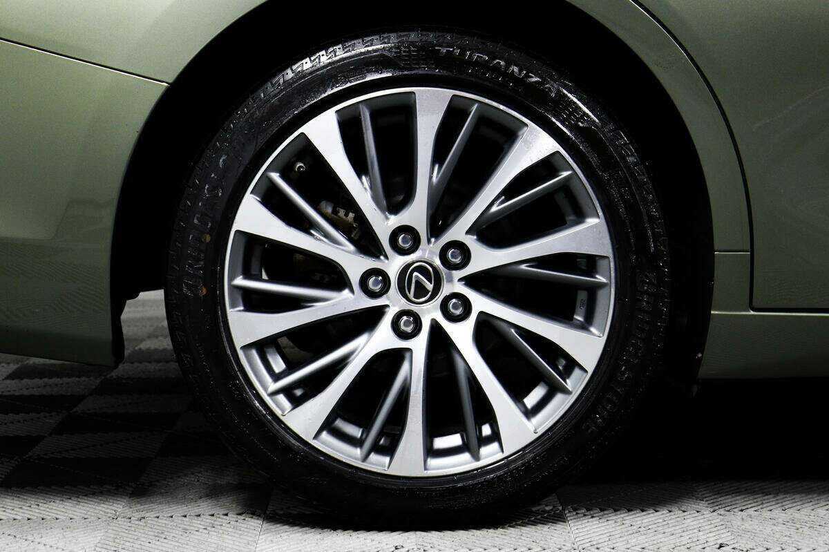 Б/У Лексус ЕС 2021 года. Фото: #13