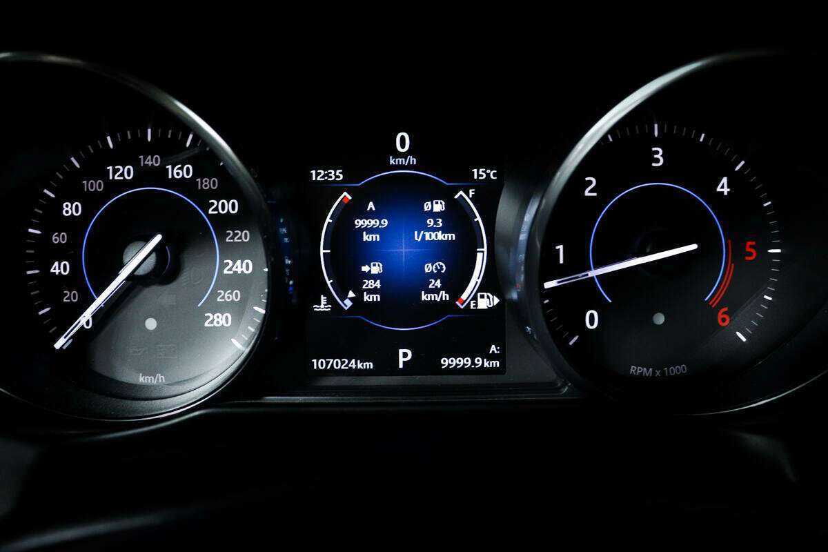 Б/У Ягуар ИксФ 2016 года. Фото: #9