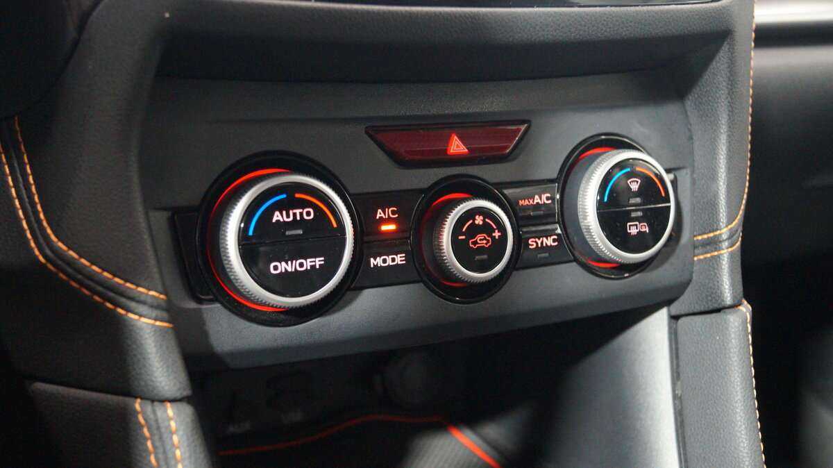 Б/У Субару ИксВи 2018 года. Фото: #18