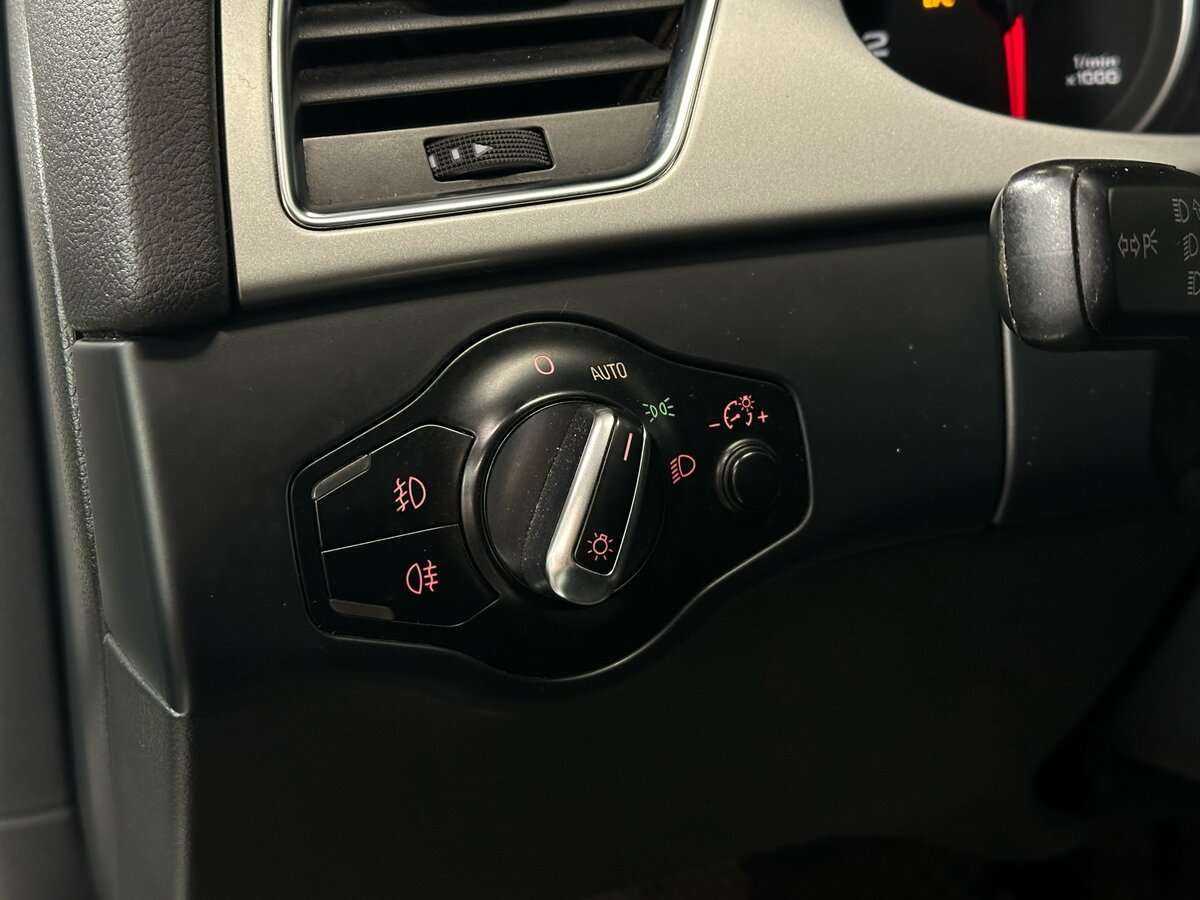 Б/У Ауди А4 2011 года. Фото: #14