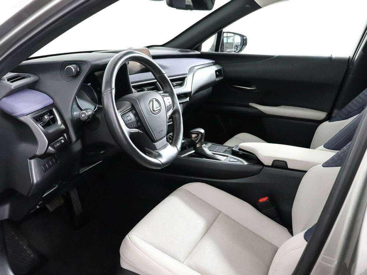 Б/У Лексус У-Икс 2019 года. Фото: #7