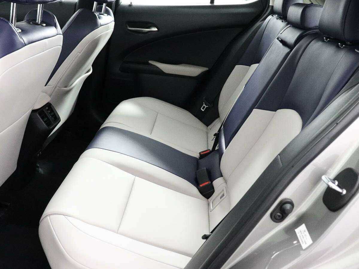 Б/У Лексус У-Икс 2019 года. Фото: #11