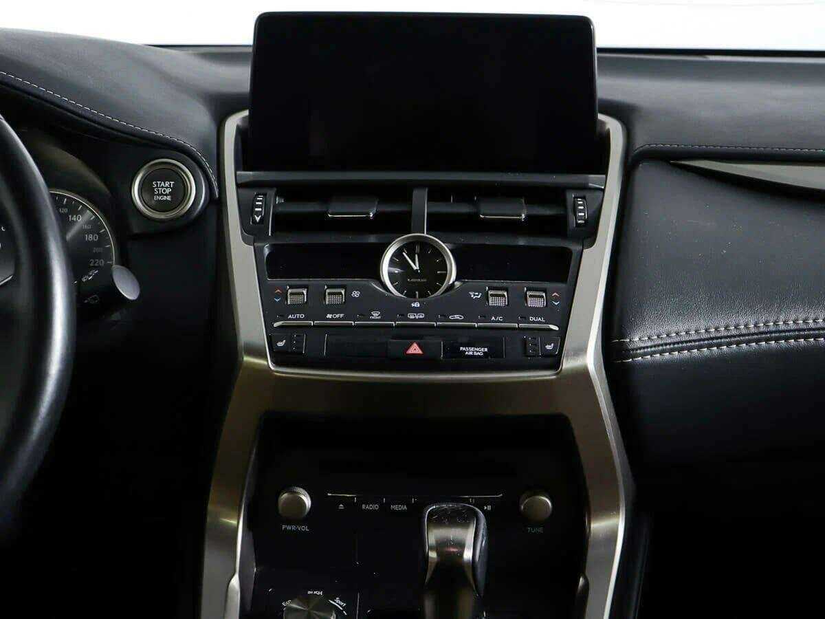 Б/У Лексус Н-Икс 2018 года. Фото: #11