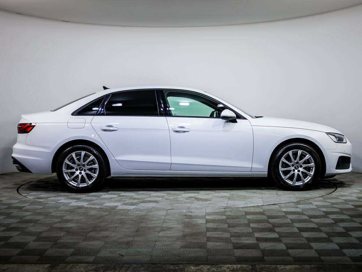 Б/У Ауди А4 2021 года. Фото: #2