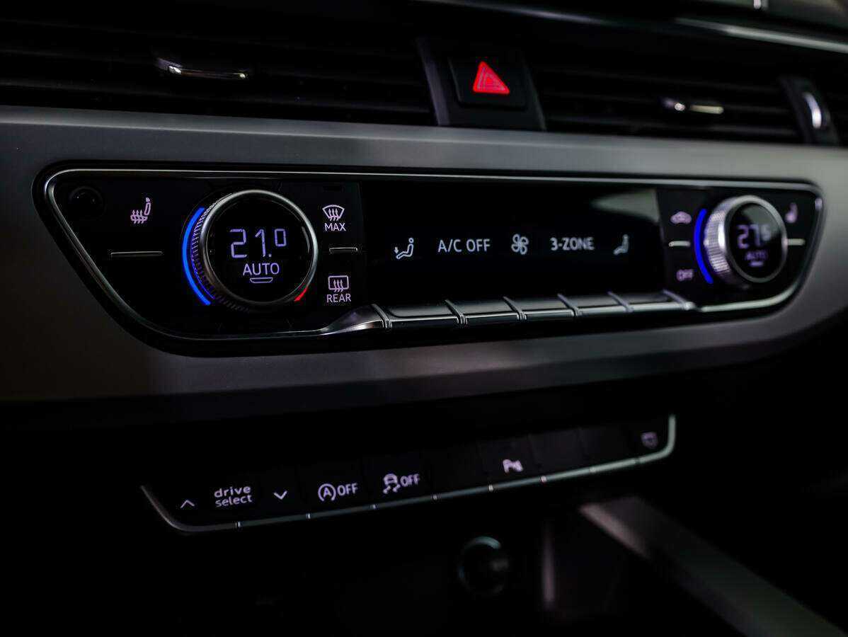 Б/У Ауди А4 2021 года. Фото: #13