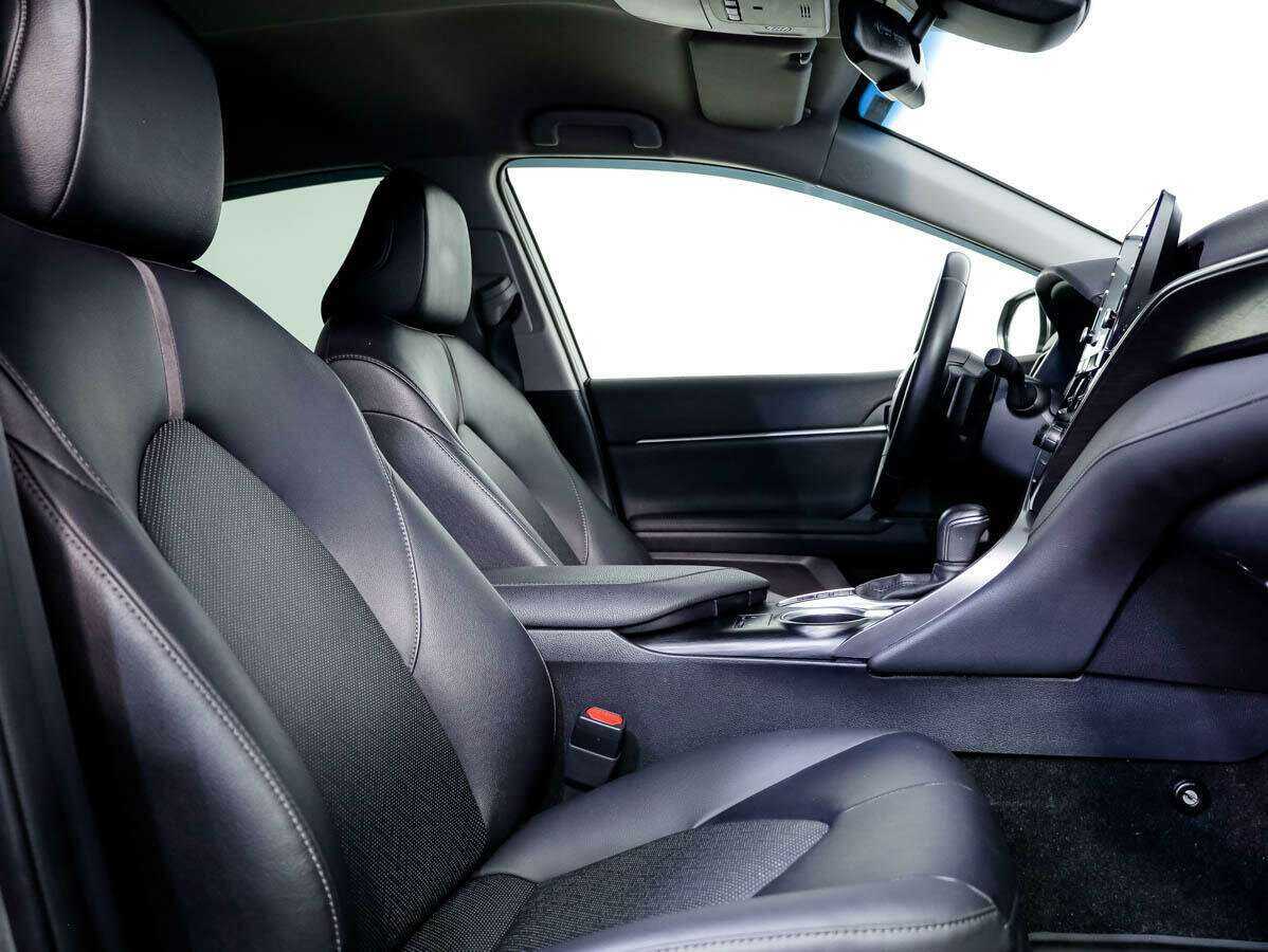 Б/У Тойота Камри 2021 года. Фото: #10