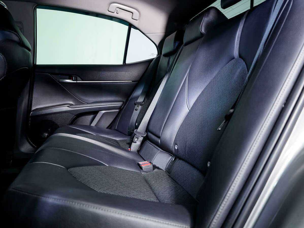 Б/У Тойота Камри 2021 года. Фото: #11