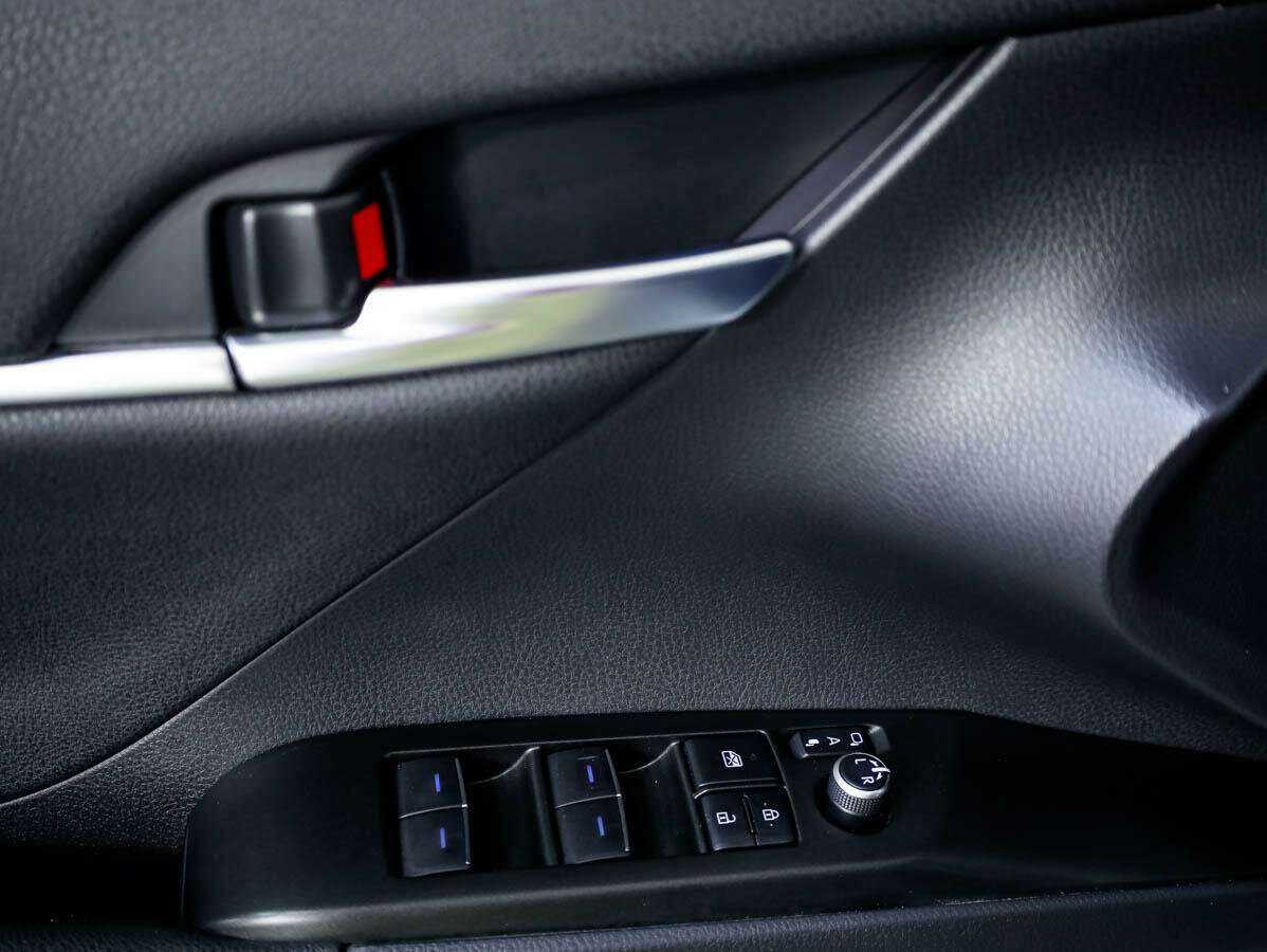 Б/У Тойота Камри 2021 года. Фото: #12