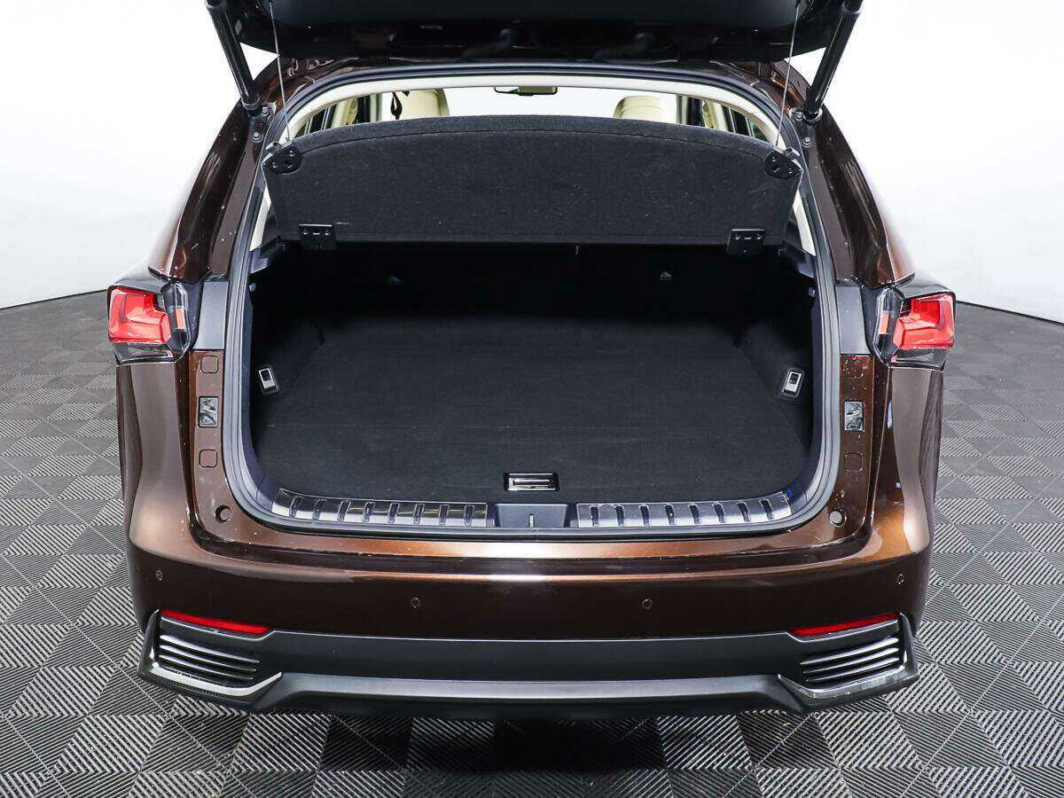 Б/У Лексус Н-Икс 2017 года. Фото: #9