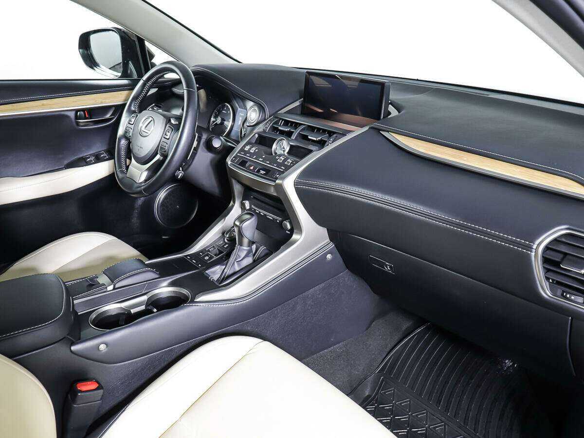 Б/У Лексус Н-Икс 2017 года. Фото: #10