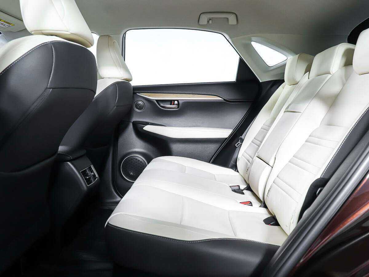 Б/У Лексус Н-Икс 2017 года. Фото: #11