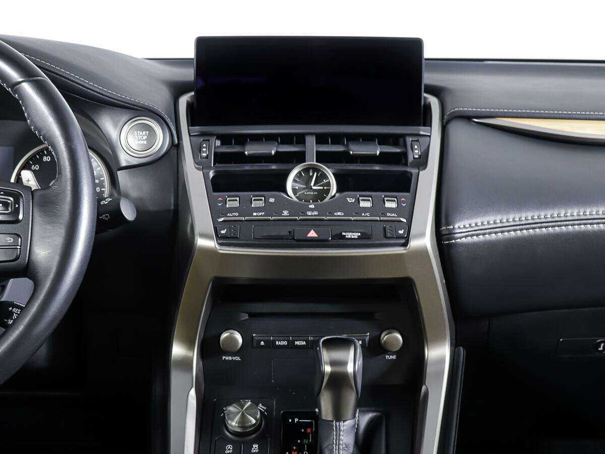 Б/У Лексус Н-Икс 2017 года. Фото: #13