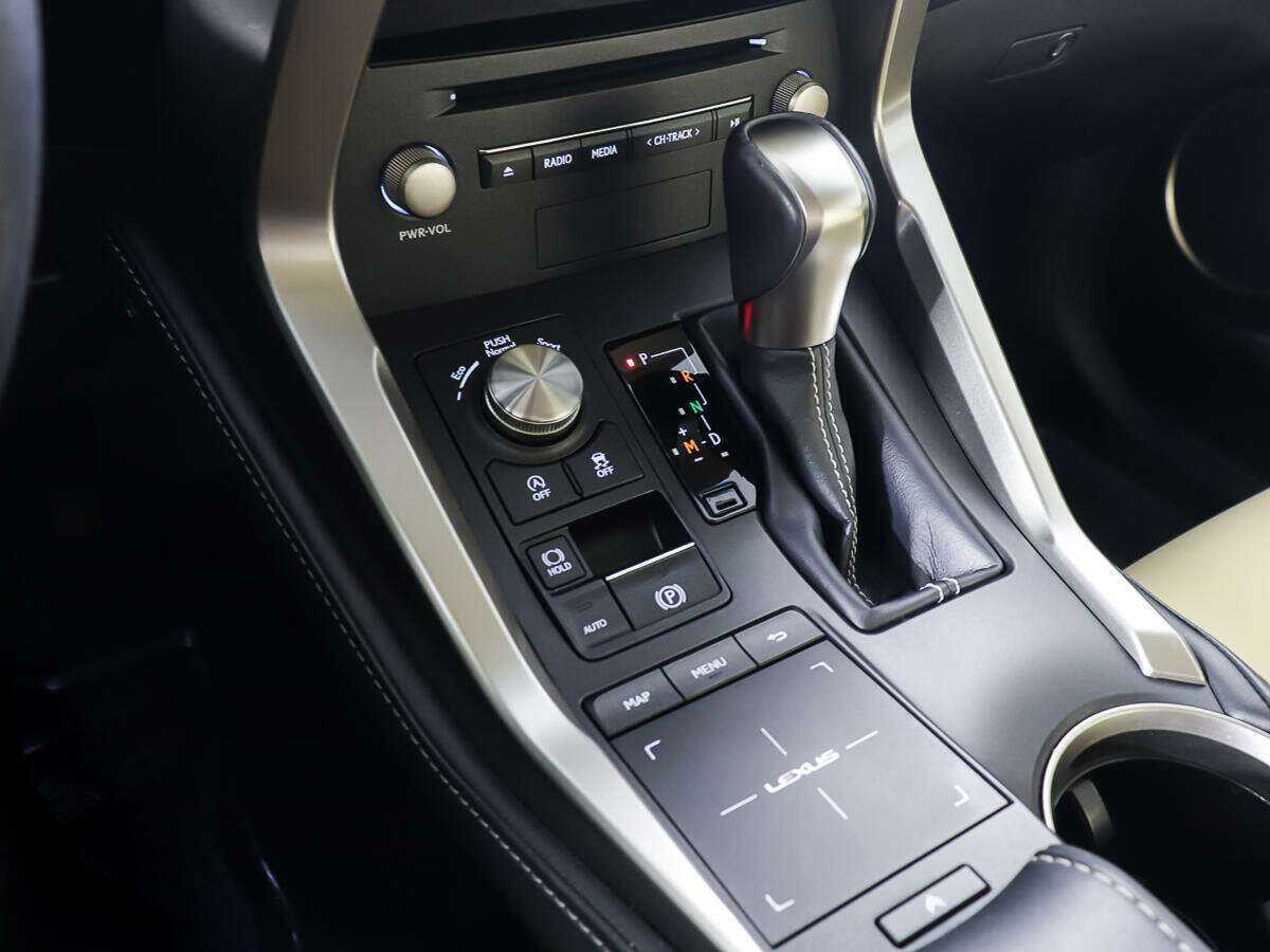 Б/У Лексус Н-Икс 2017 года. Фото: #19