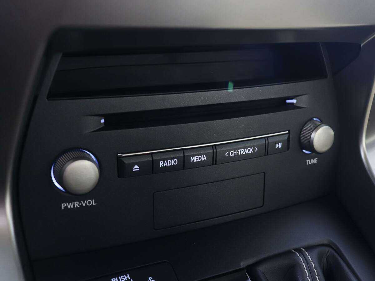 Б/У Лексус Н-Икс 2017 года. Фото: #21