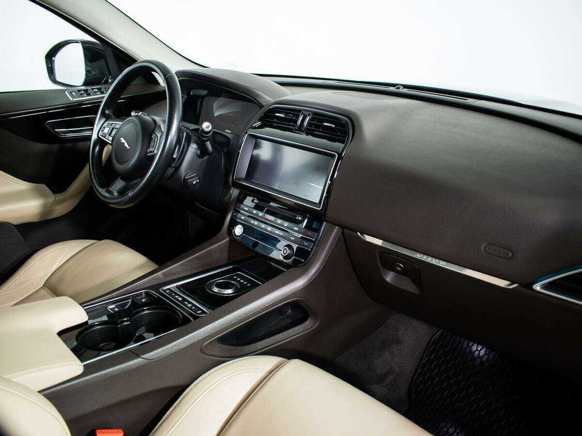 Б/У Ягуар Ф-Пэйс 2017 года. Фото: #6