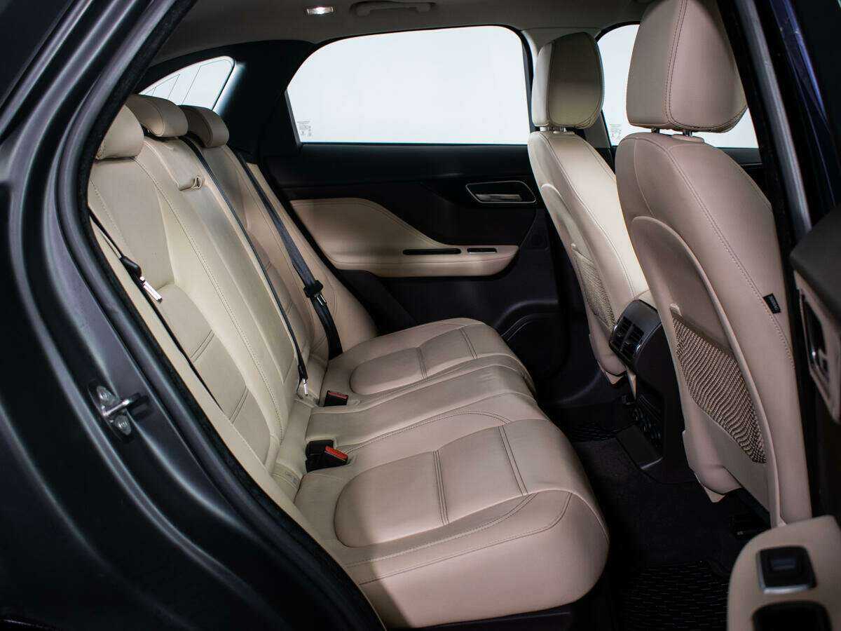 Б/У Ягуар Ф-Пэйс 2017 года. Фото: #7