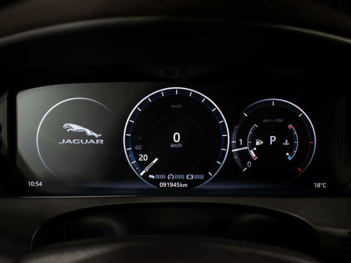 Б/У Ягуар Ф-Пэйс 2017 года. Фото: #9