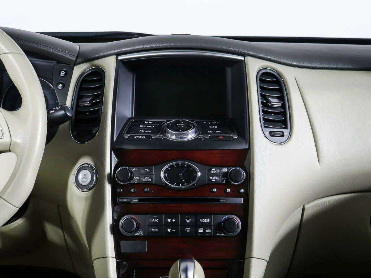 Б/У Инфинити К-Икс50 2015 года. Фото: #11