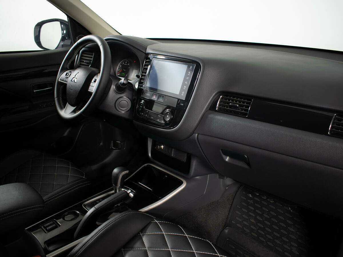 Б/У Митсубиши Оутлэндер 2022 года. Фото: #8