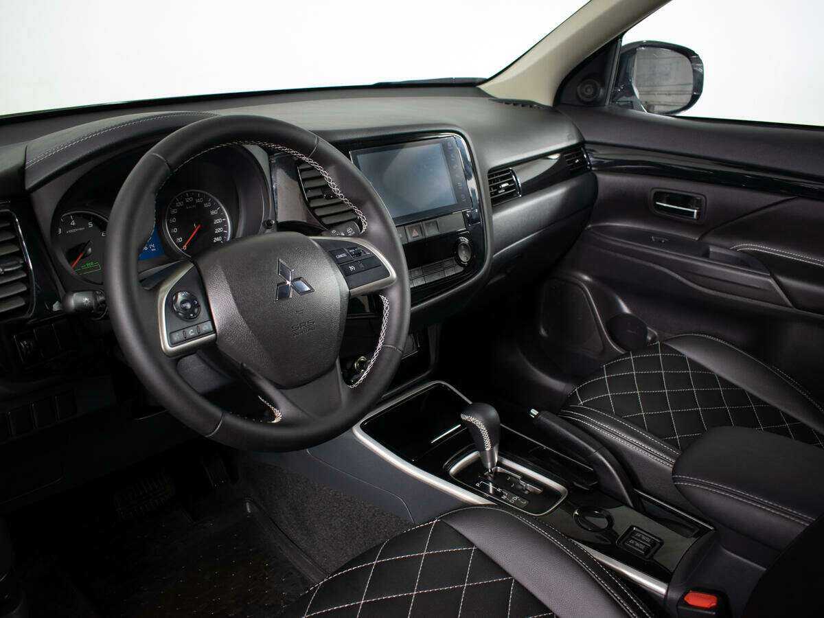 Б/У Митсубиши Оутлэндер 2022 года. Фото: #12