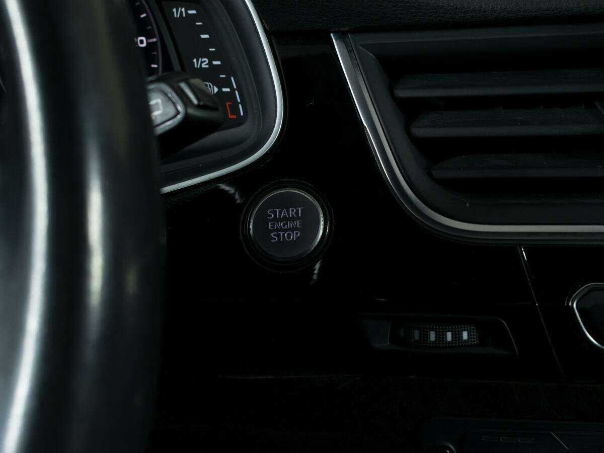 Б/У Ауди К7 2016 года. Фото: #17