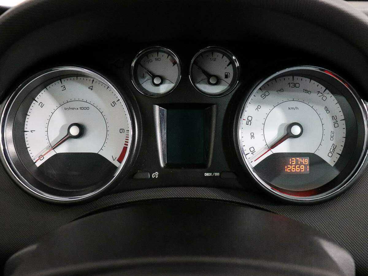 Б/У Пежо 308 2010 года. Фото: #7