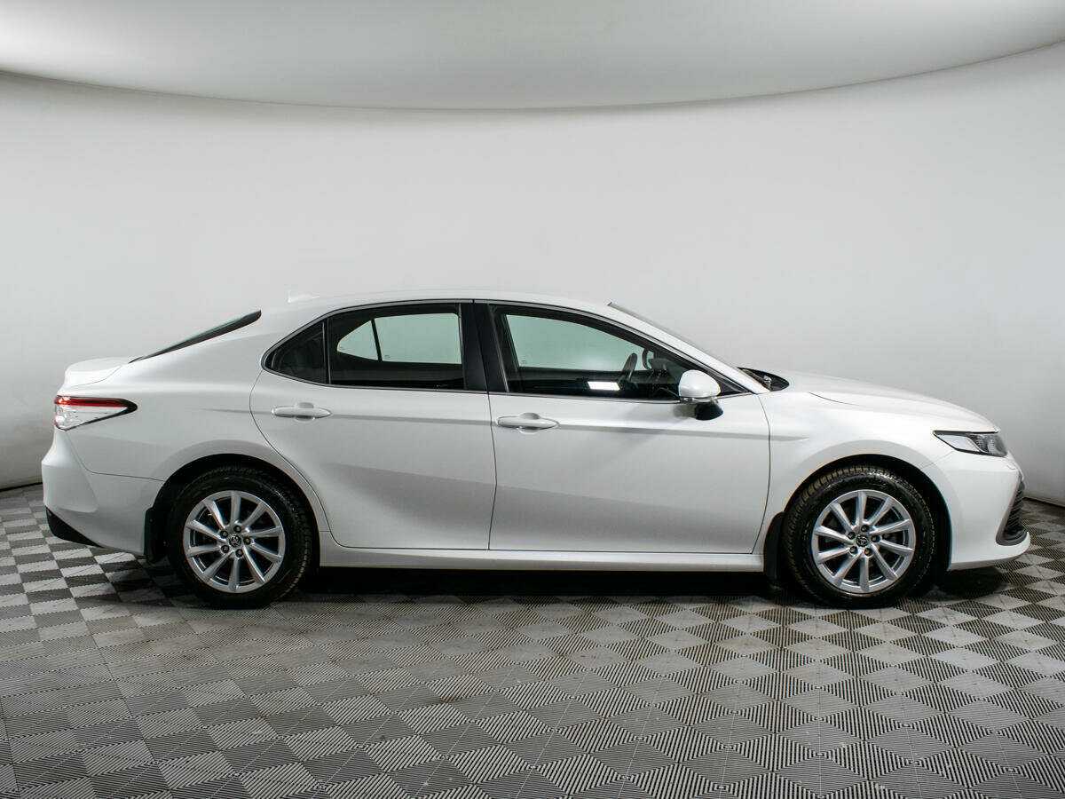 Б/У Тойота Камри 2021 года. Фото: #2