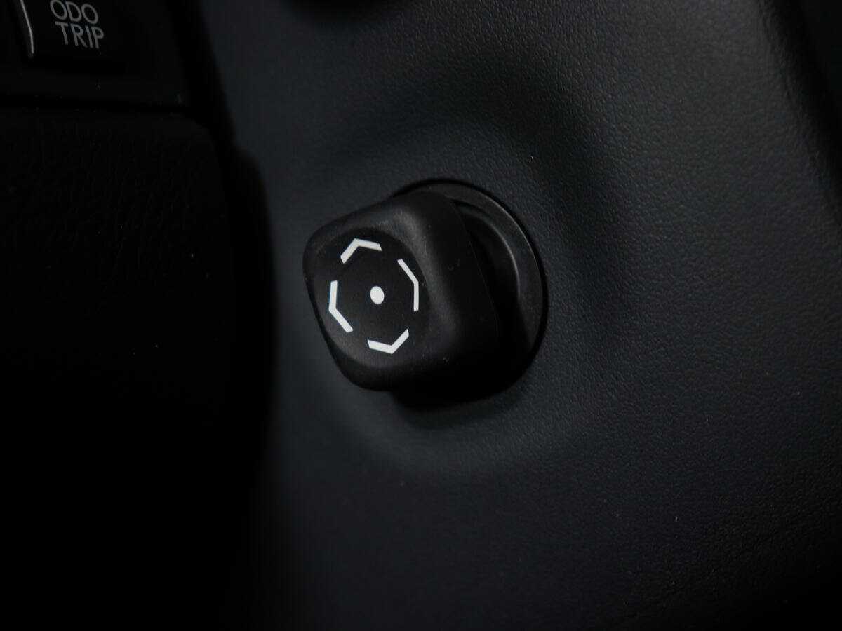 Б/У Лексус Р-Икс 2018 года. Фото: #17