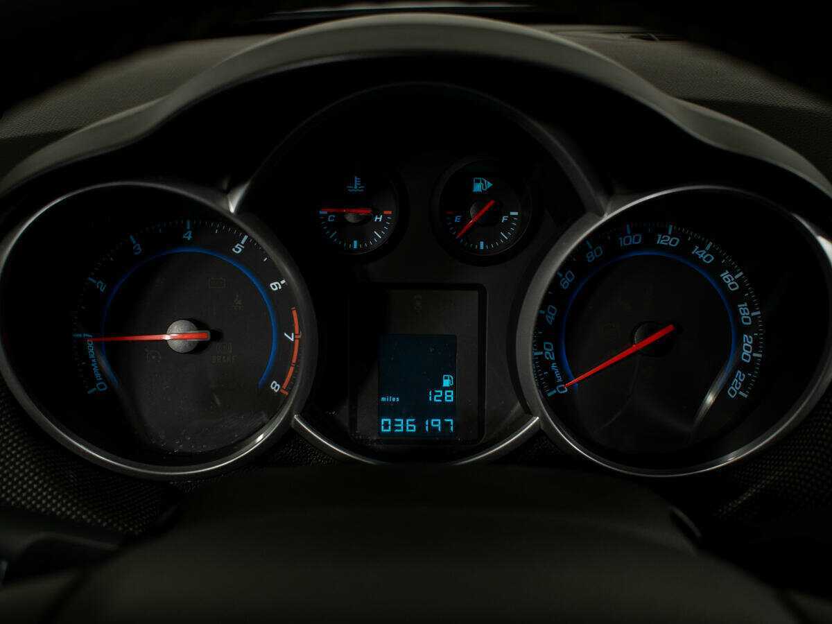 Б/У Шевроле Круз 2011 года. Фото: #11