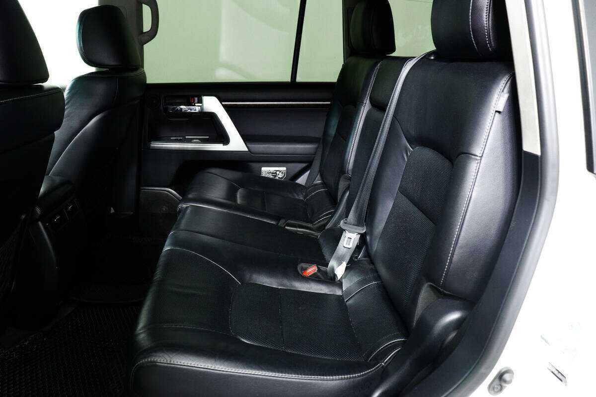 Б/У Тойота Лэнд Крузер 2013 года. Фото: #9