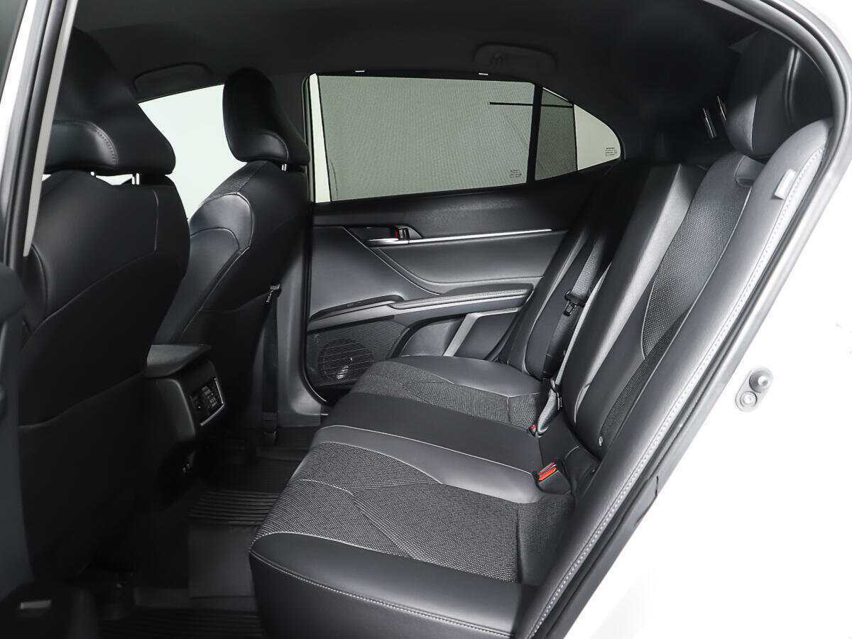 Б/У Тойота Камри 2022 года. Фото: #9