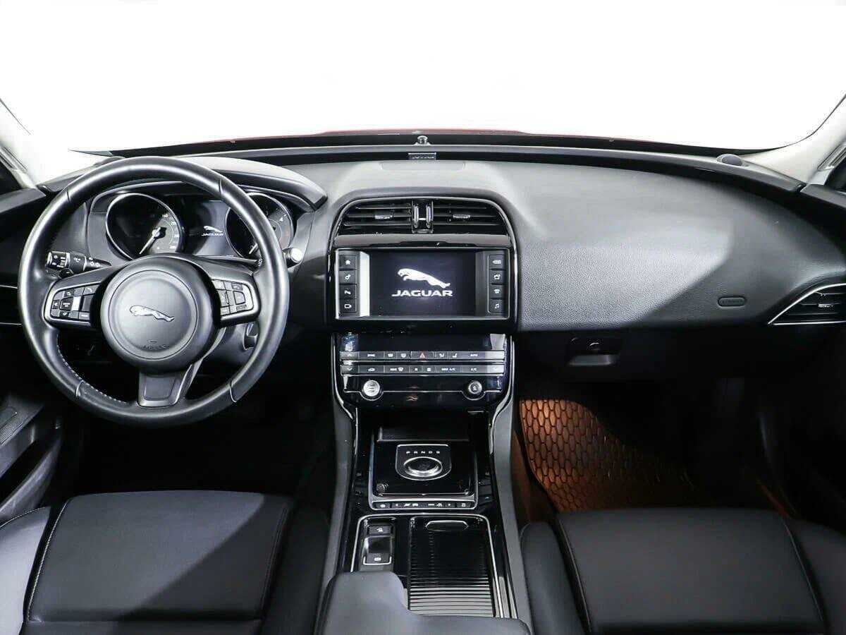 Б/У Ягуар ИксЕ 2018 года. Фото: #10