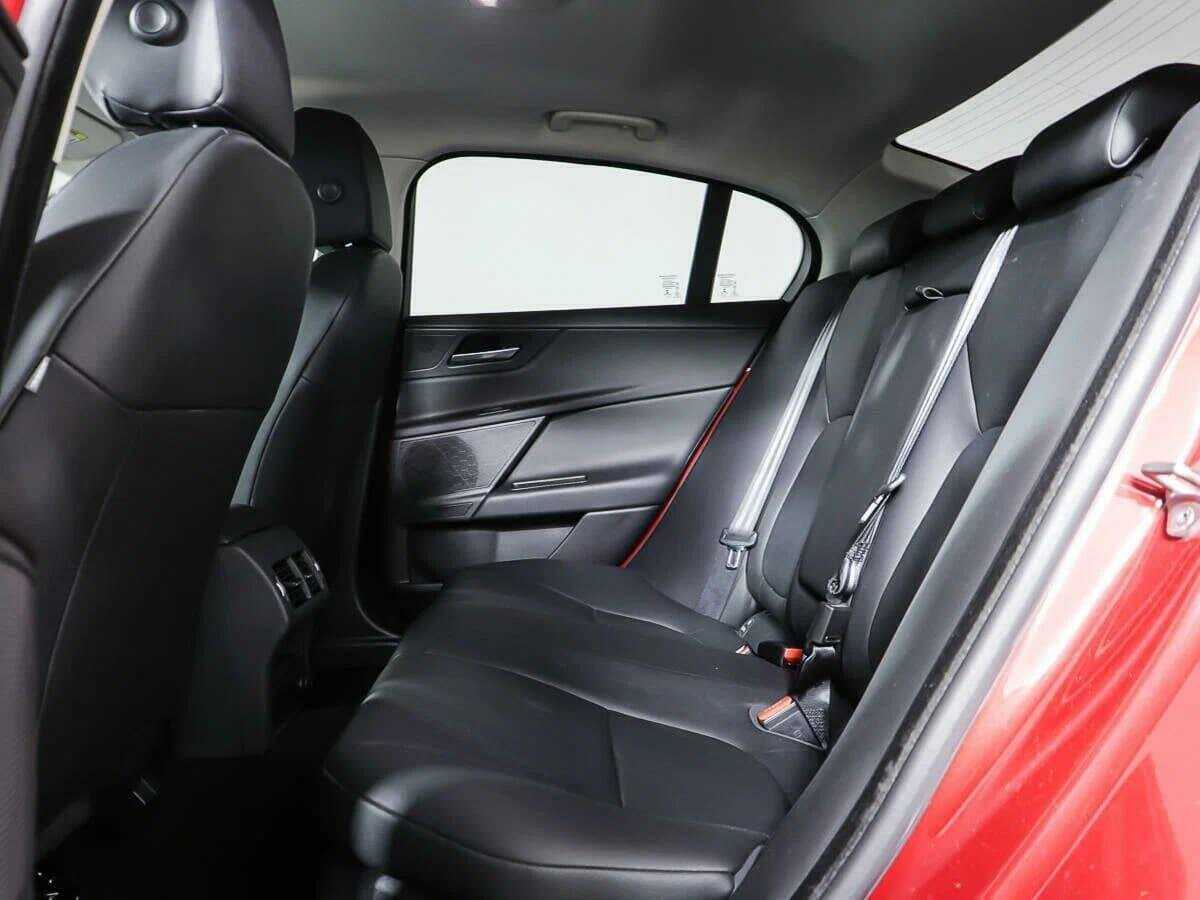 Б/У Ягуар ИксЕ 2018 года. Фото: #12