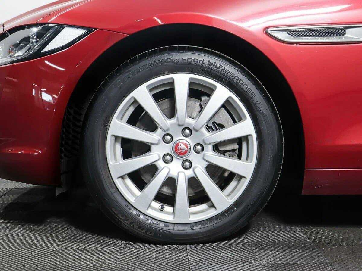 Б/У Ягуар ИксЕ 2018 года. Фото: #14