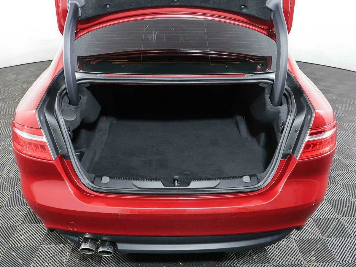 Б/У Ягуар ИксЕ 2018 года. Фото: #15