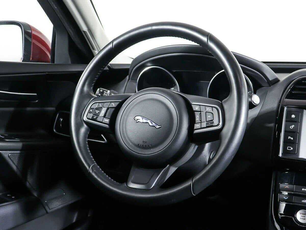 Б/У Ягуар ИксЕ 2018 года. Фото: #17